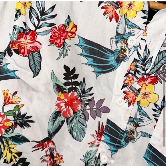 Batman Hawaiian Men’s Button Up Short Sleeve Shirt Floral Hawaiian Shirt Comics - Picture 5 of 7